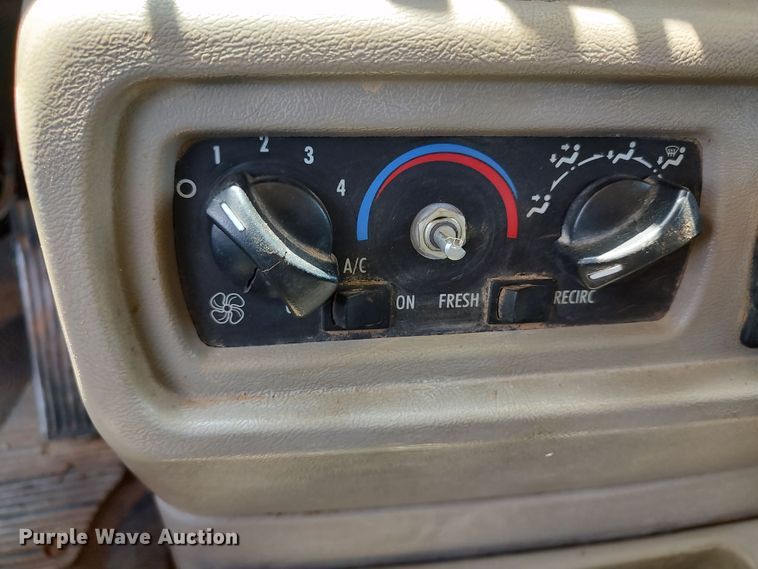 image for item LK9232 2000 Mack CH613  semi truck