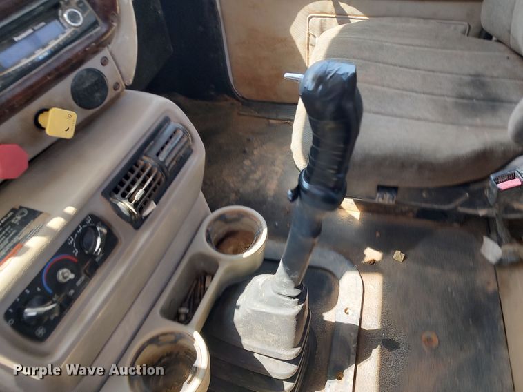 image for item LK9232 2000 Mack CH613  semi truck