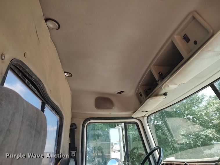 image for item LK9232 2000 Mack CH613  semi truck