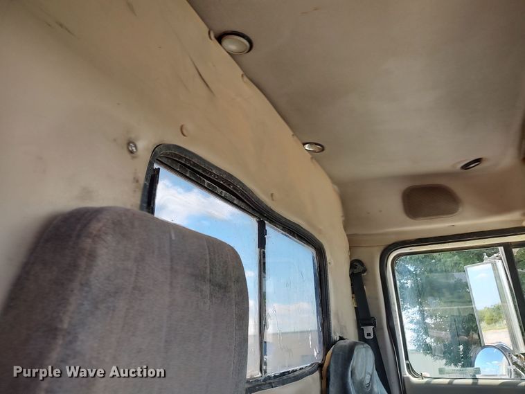 image for item LK9232 2000 Mack CH613  semi truck