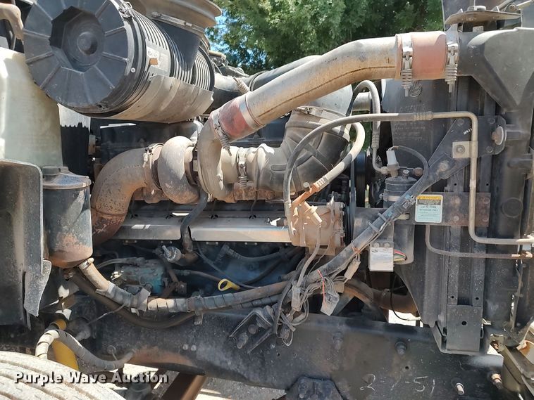 image for item LK9232 2000 Mack CH613  semi truck