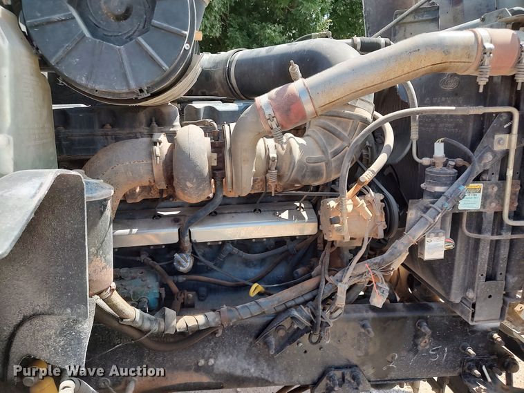 image for item LK9232 2000 Mack CH613  semi truck