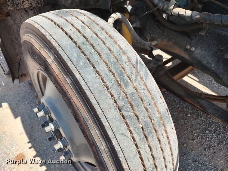 image for item LK9232 2000 Mack CH613  semi truck