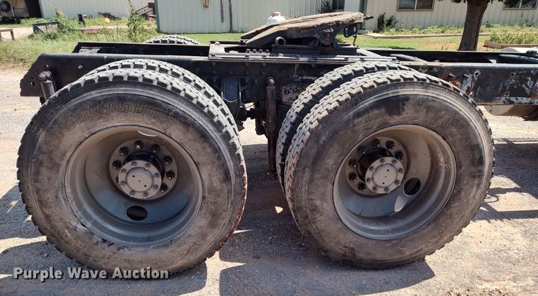 image for item LK9232 2000 Mack CH613  semi truck