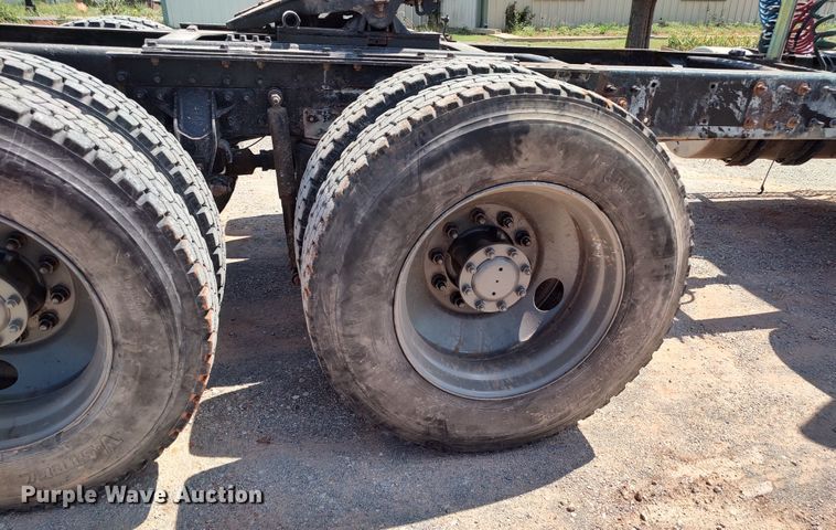 image for item LK9232 2000 Mack CH613  semi truck