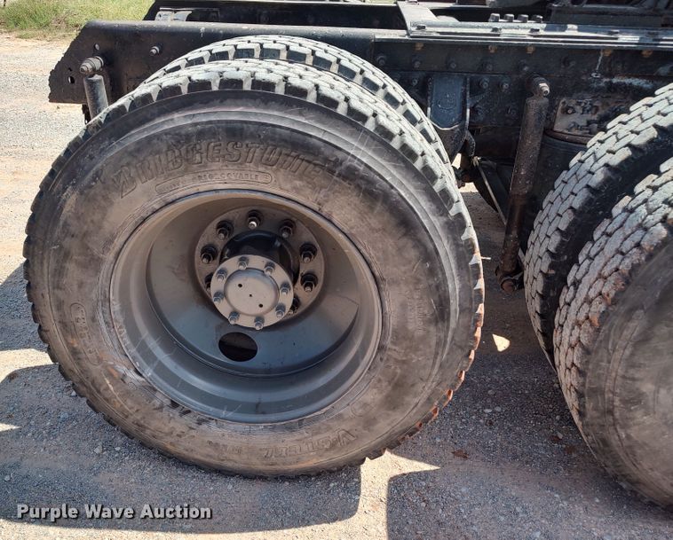 image for item LK9232 2000 Mack CH613  semi truck