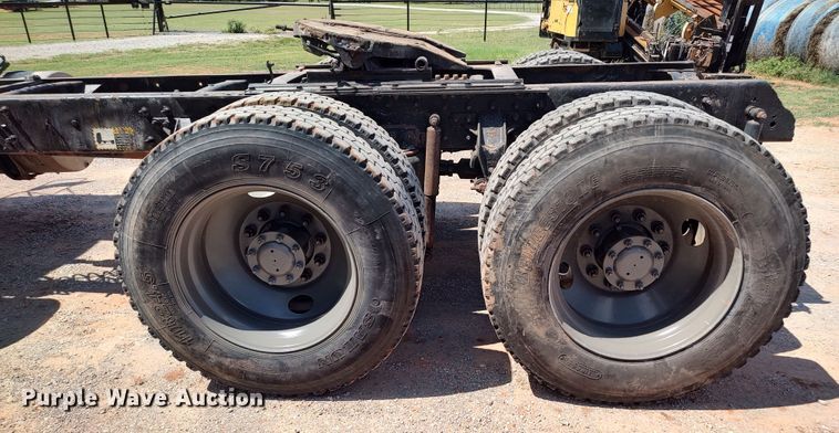 image for item LK9232 2000 Mack CH613  semi truck