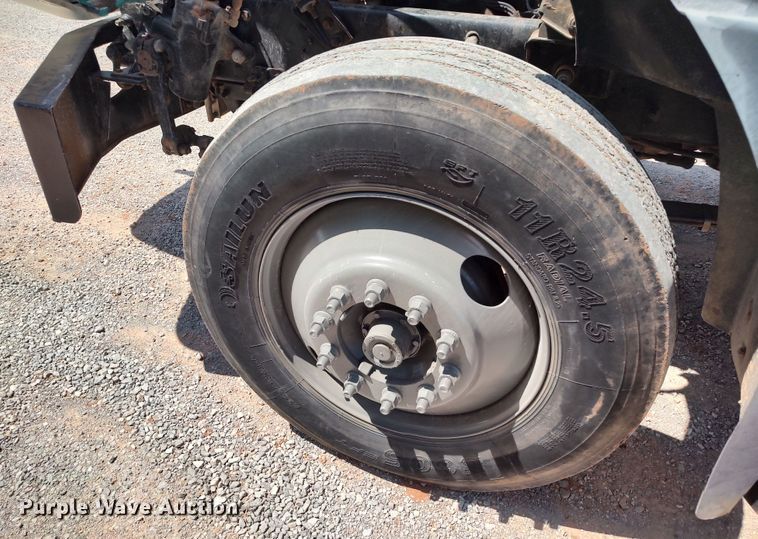 image for item LK9232 2000 Mack CH613  semi truck