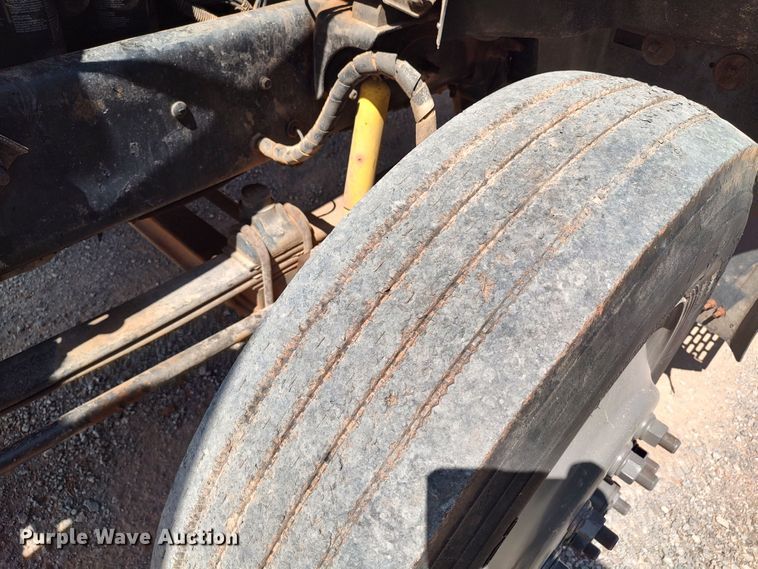 image for item LK9232 2000 Mack CH613  semi truck