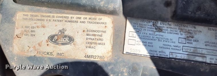 image for item LK9232 2000 Mack CH613  semi truck