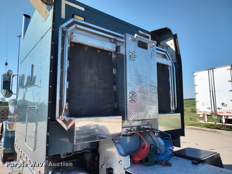 image for item LK9234 2006 Peterbilt 379  semi truck