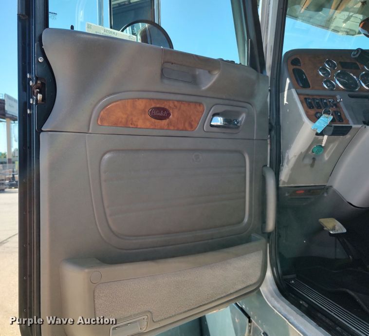 image for item LK9234 2006 Peterbilt 379  semi truck