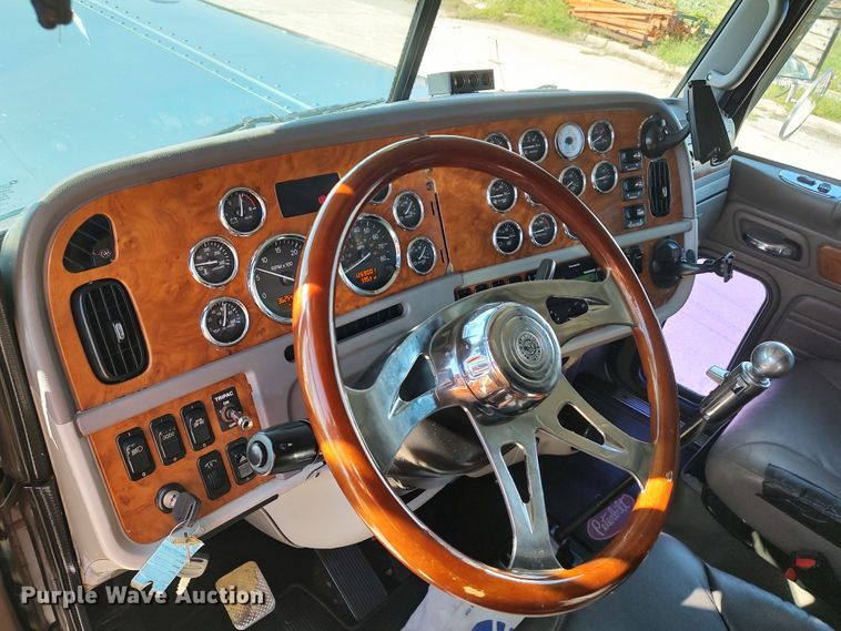 image for item LK9234 2006 Peterbilt 379  semi truck