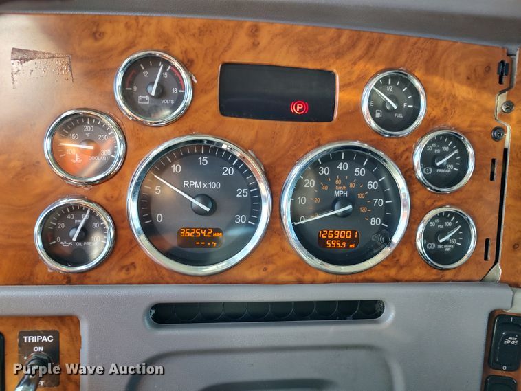 image for item LK9234 2006 Peterbilt 379  semi truck