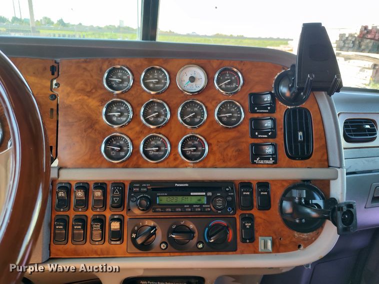 image for item LK9234 2006 Peterbilt 379  semi truck