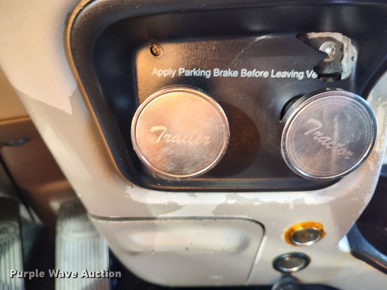 image for item LK9234 2006 Peterbilt 379  semi truck