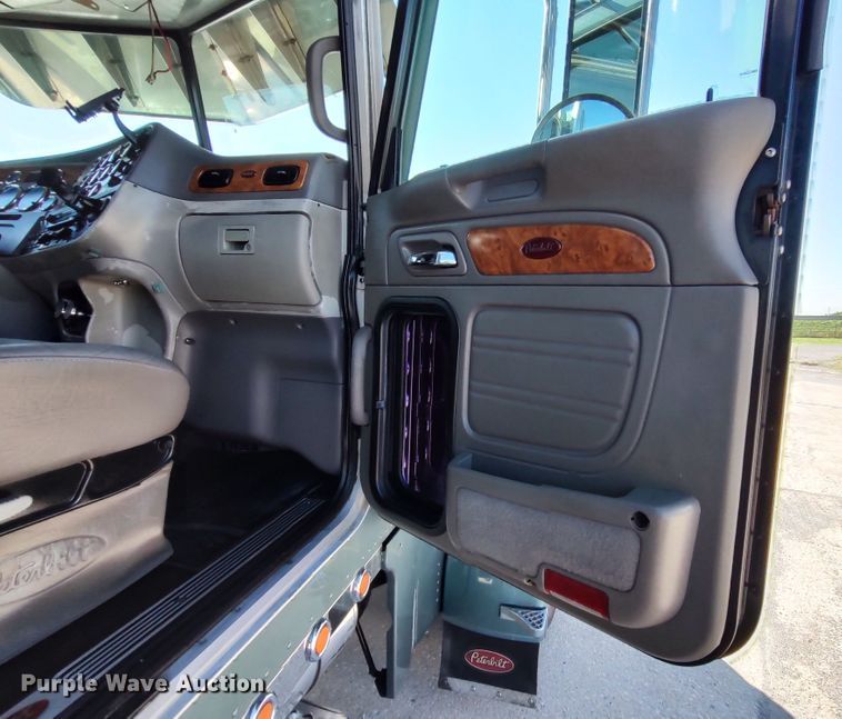 image for item LK9234 2006 Peterbilt 379  semi truck