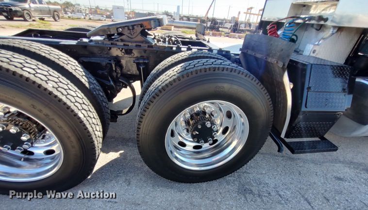 image for item LK9234 2006 Peterbilt 379  semi truck