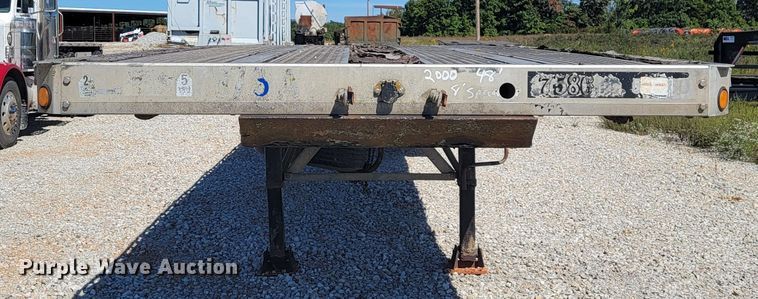 image for item LM9762 2000 Reitnouer  flatbed trailer
