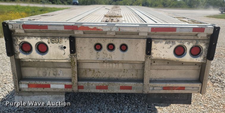 image for item LM9762 2000 Reitnouer  flatbed trailer