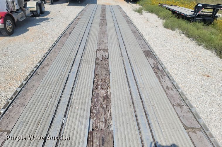 image for item LM9762 2000 Reitnouer  flatbed trailer