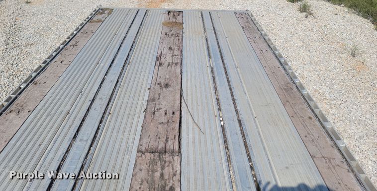 image for item LM9762 2000 Reitnouer  flatbed trailer