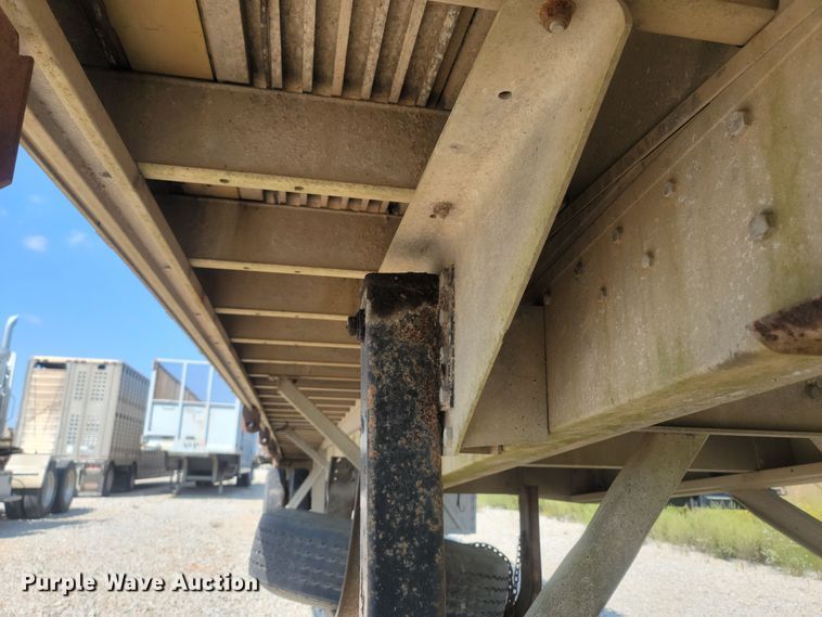 image for item LM9762 2000 Reitnouer  flatbed trailer