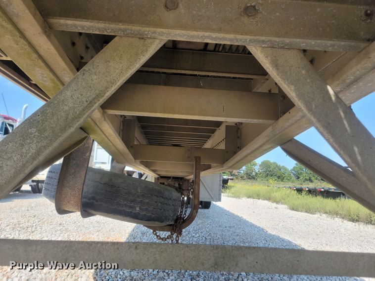 image for item LM9762 2000 Reitnouer  flatbed trailer