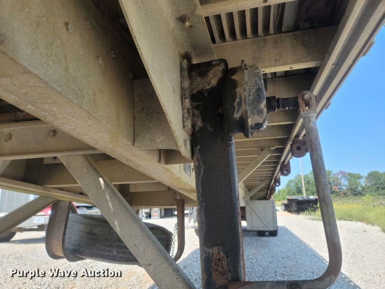 image for item LM9762 2000 Reitnouer  flatbed trailer