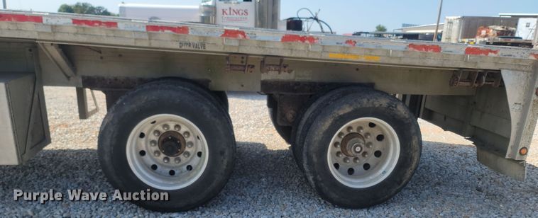 image for item LM9762 2000 Reitnouer  flatbed trailer