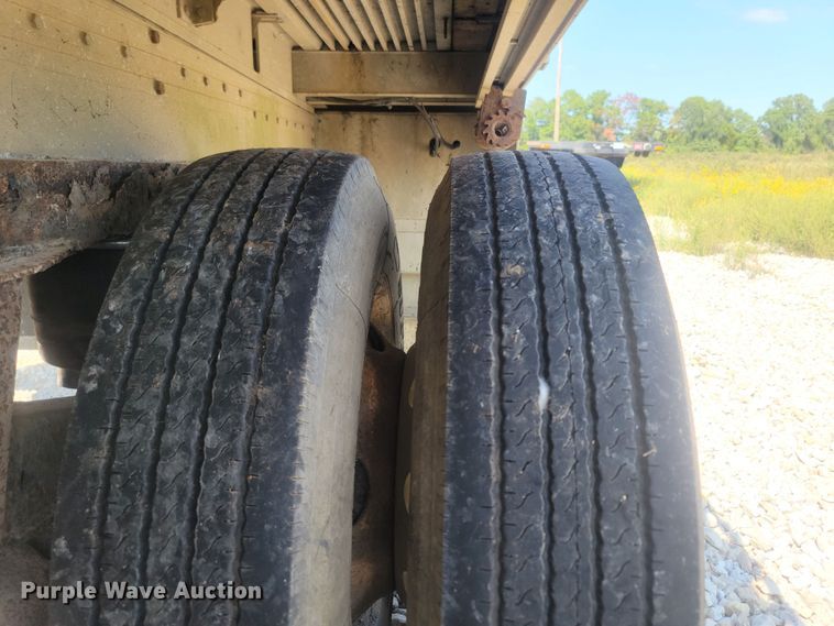 image for item LM9762 2000 Reitnouer  flatbed trailer