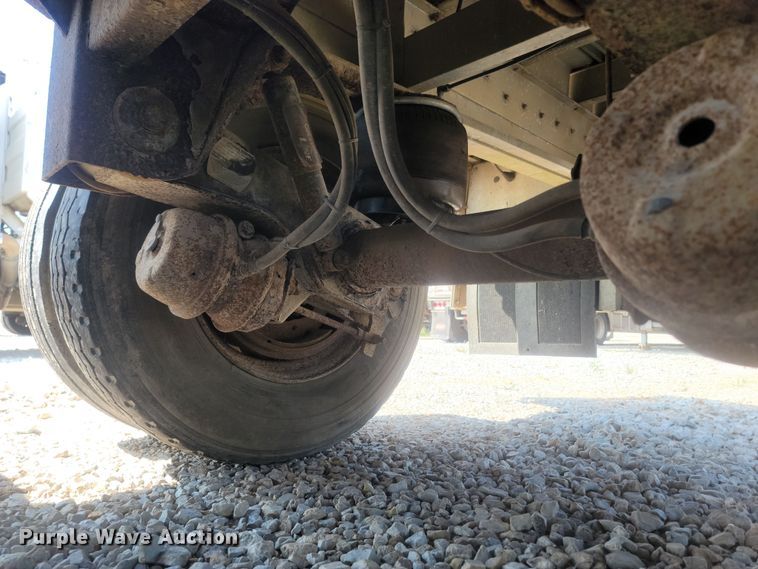 image for item LM9762 2000 Reitnouer  flatbed trailer