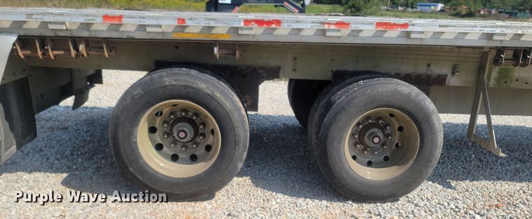 image for item LM9762 2000 Reitnouer  flatbed trailer