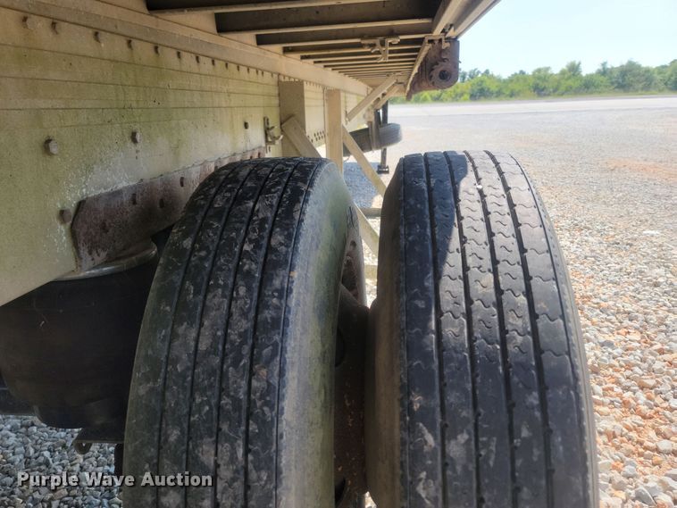 image for item LM9762 2000 Reitnouer  flatbed trailer