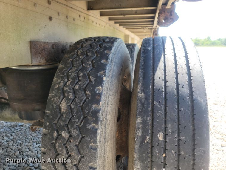 image for item LM9762 2000 Reitnouer  flatbed trailer