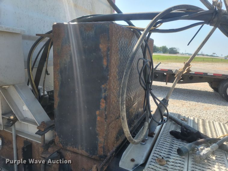 image for item LM9764 1998 Peterbilt 379  semi truck