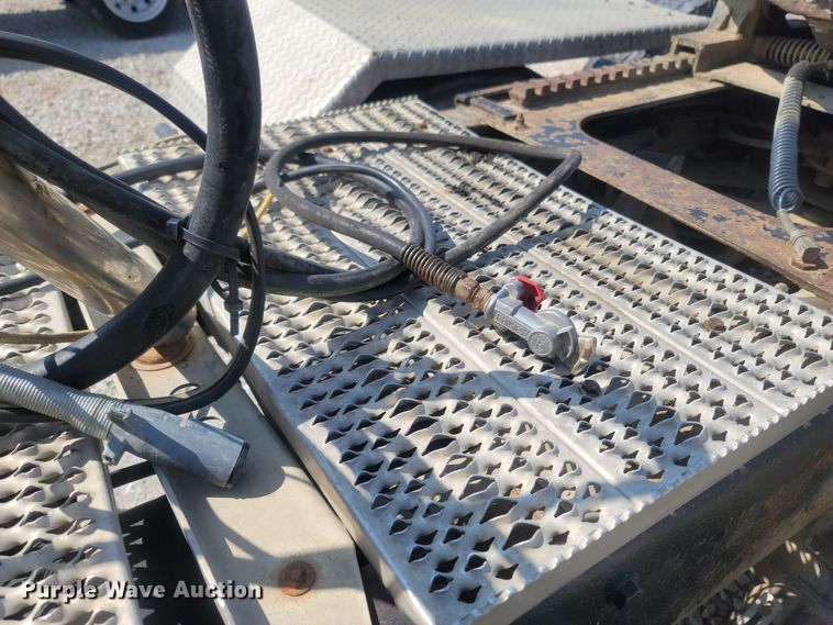 image for item LM9764 1998 Peterbilt 379  semi truck