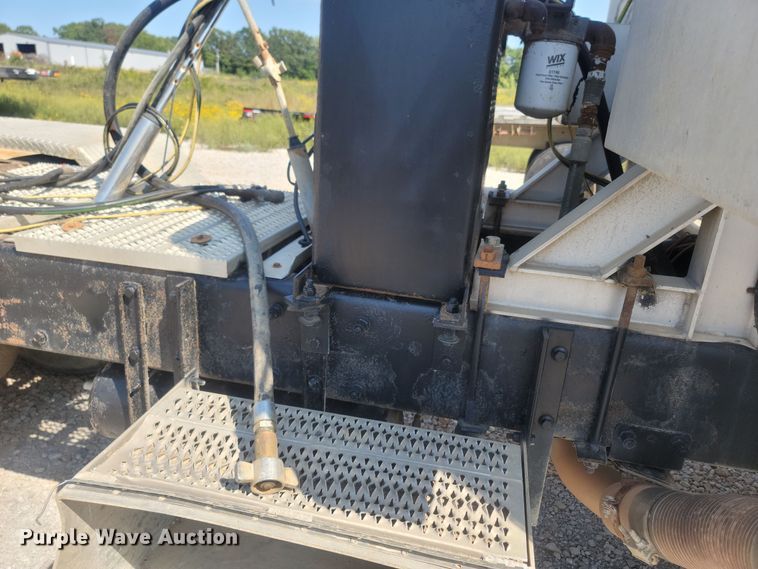 image for item LM9764 1998 Peterbilt 379  semi truck