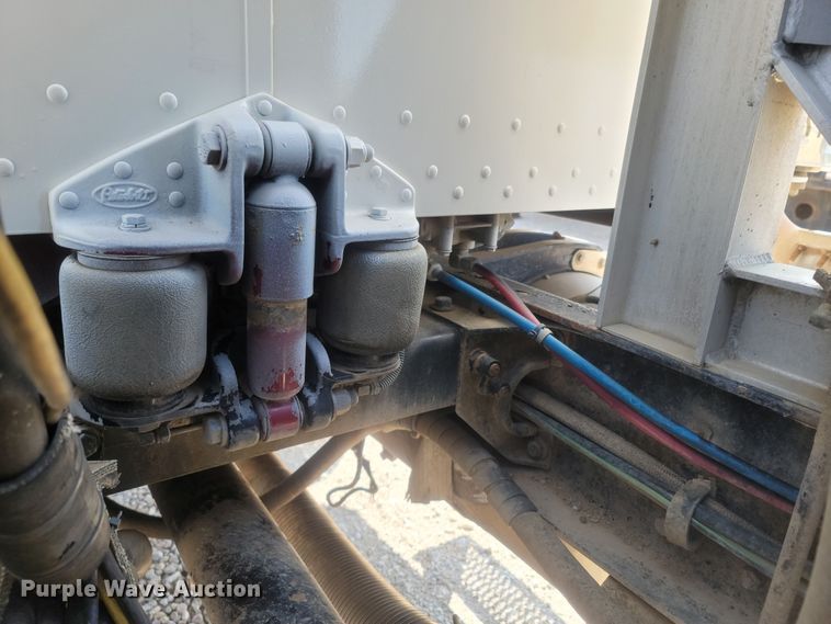 image for item LM9764 1998 Peterbilt 379  semi truck