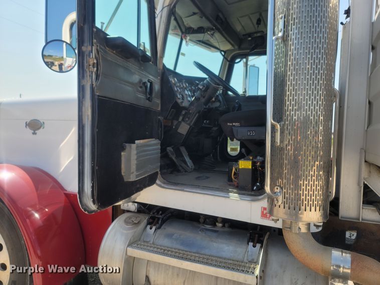 image for item LM9764 1998 Peterbilt 379  semi truck