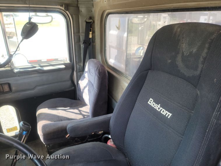 image for item LM9764 1998 Peterbilt 379  semi truck