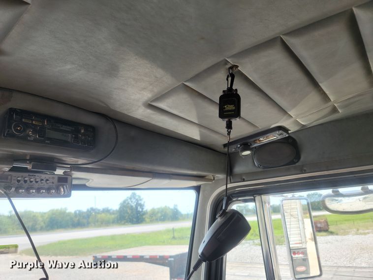 image for item LM9764 1998 Peterbilt 379  semi truck