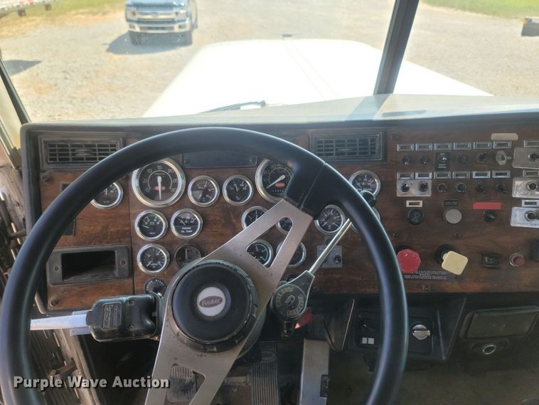 image for item LM9764 1998 Peterbilt 379  semi truck