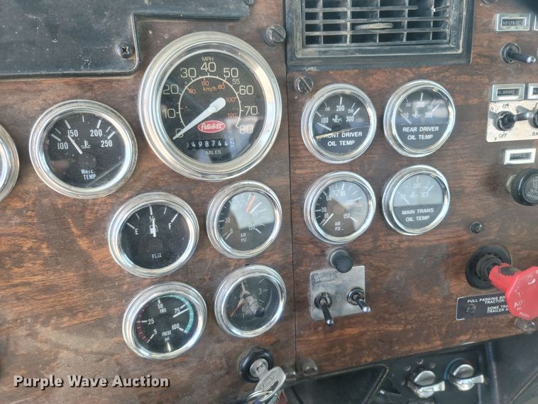 image for item LM9764 1998 Peterbilt 379  semi truck