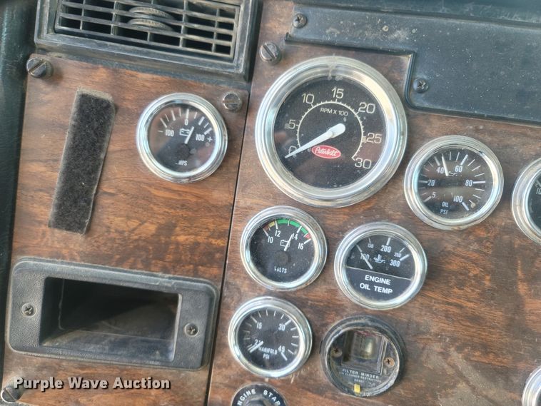 image for item LM9764 1998 Peterbilt 379  semi truck