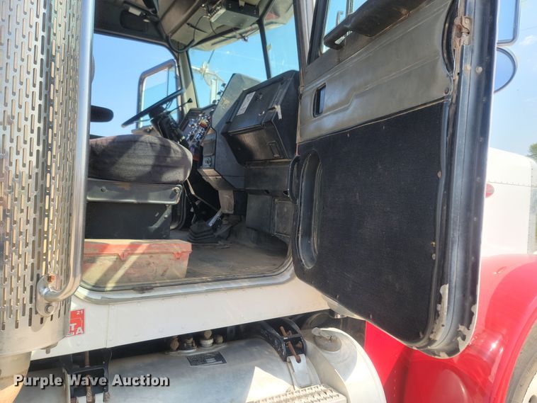 image for item LM9764 1998 Peterbilt 379  semi truck