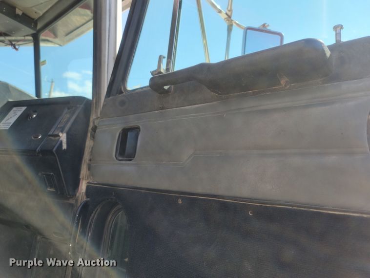 image for item LM9764 1998 Peterbilt 379  semi truck