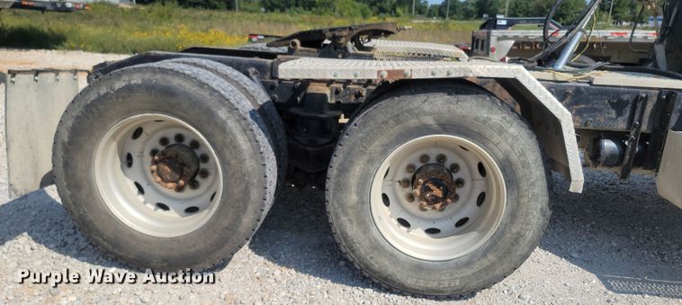 image for item LM9764 1998 Peterbilt 379  semi truck