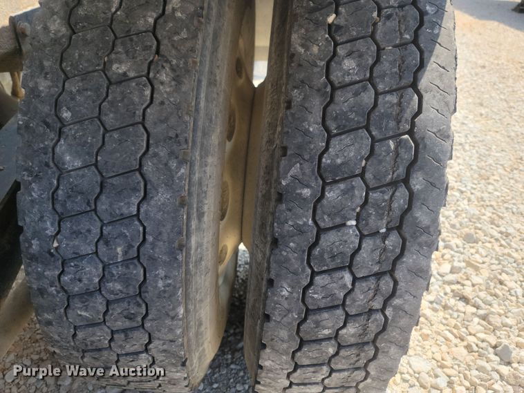 image for item LM9764 1998 Peterbilt 379  semi truck