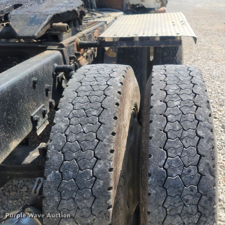 image for item LM9764 1998 Peterbilt 379  semi truck